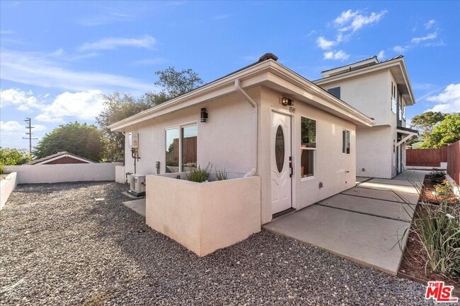 Building Photo - 10349 Hillhaven Ave