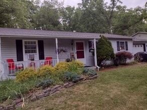 Building Photo - 3 Bedroom House in Houserville For Rent Dec 22, 2025