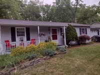 Building Photo - 3 Bedroom House in Houserville For Rent De...