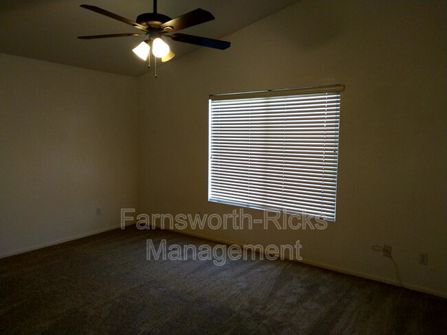 Building Photo - 292 W Shannon St