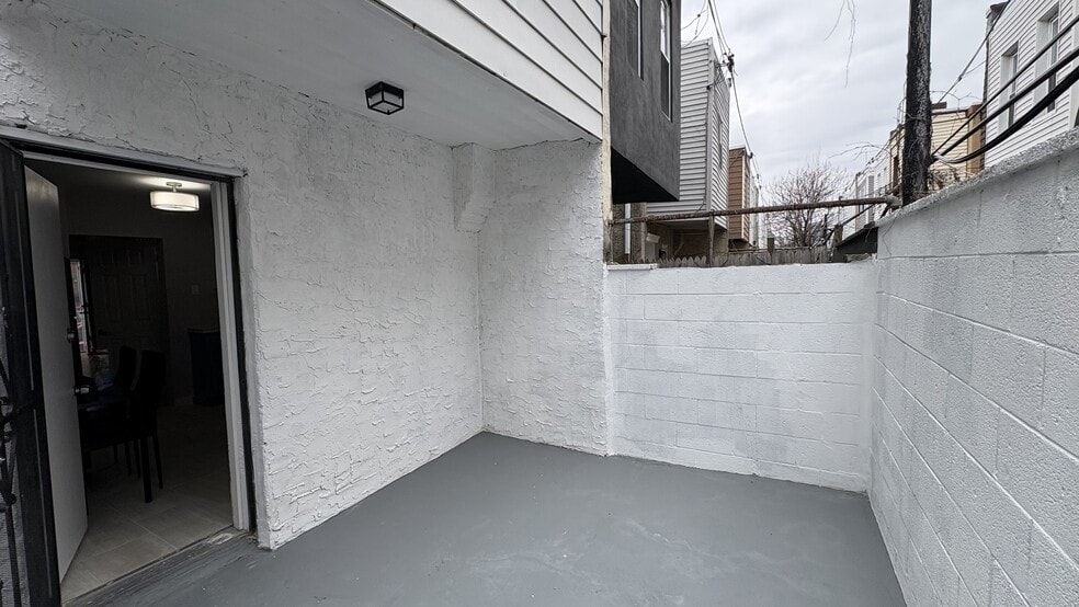 Building Photo - 1635 Lecount St