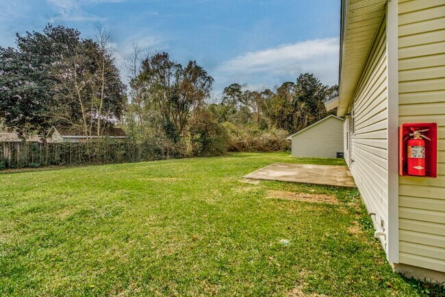 Building Photo - 1015 Sable Dr