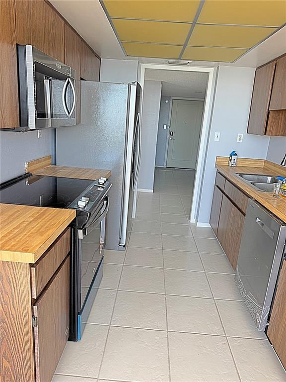 Building Photo - 400 Island Way