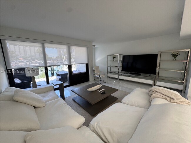 Building Photo - 350 Poinciana Island Dr