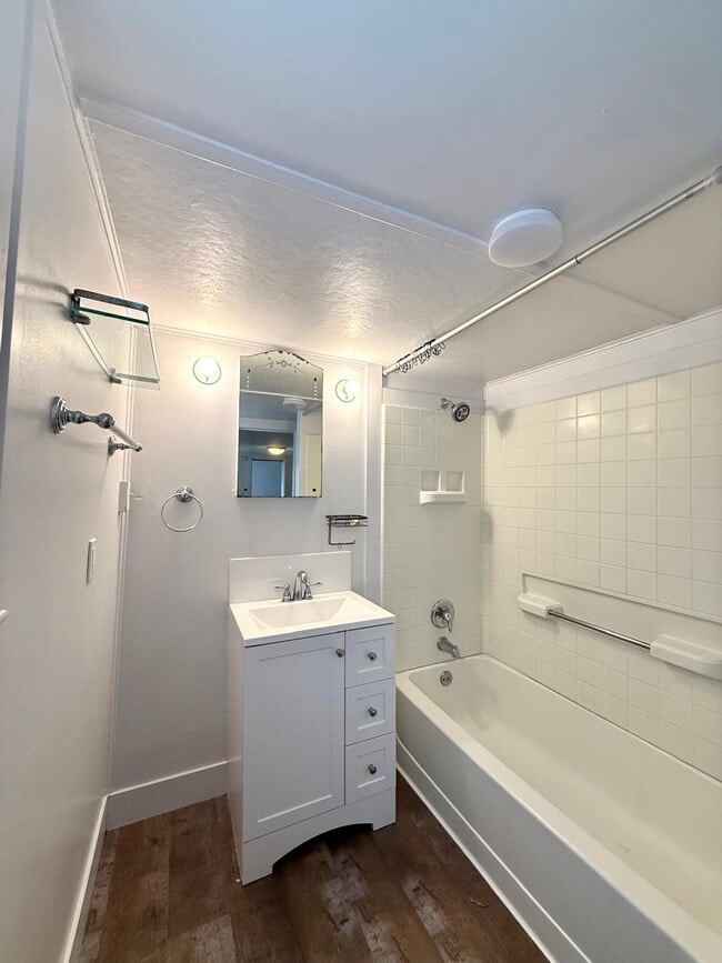 Building Photo - 315 1st St