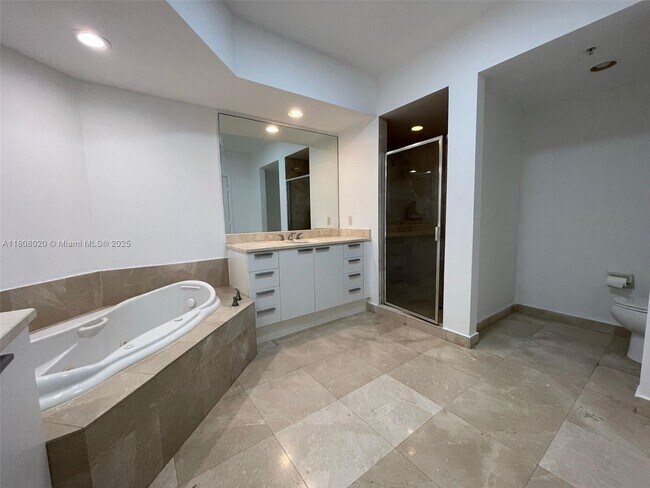 Building Photo - 14951 Royal Oaks Ln