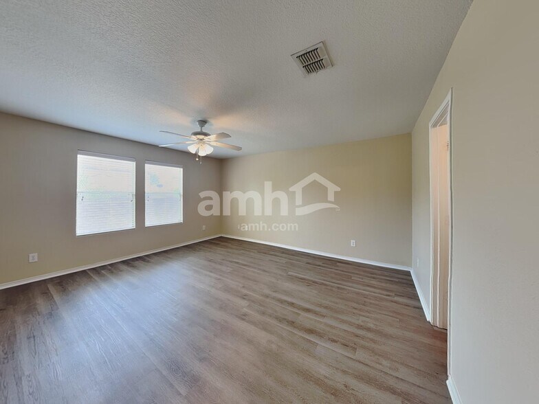 Building Photo - 806 Silverado Way