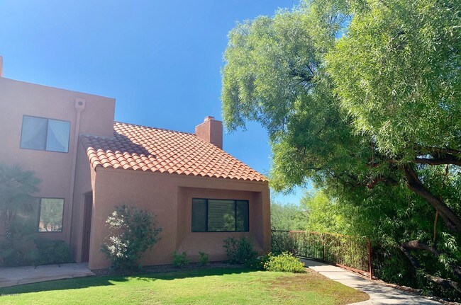 Building Photo - 5051 N Sabino Canyon Rd