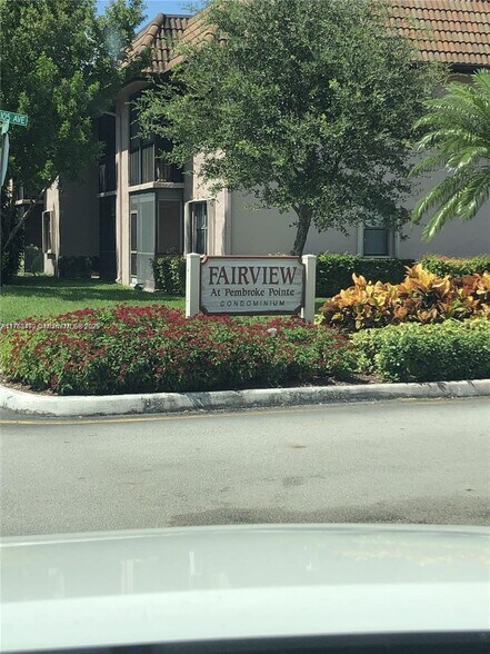 Primary Photo - 10637 NW 10th St