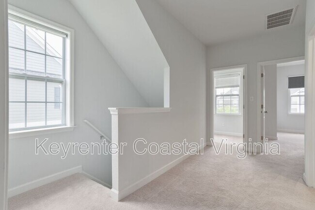 Building Photo - 2115 Belden Ave
