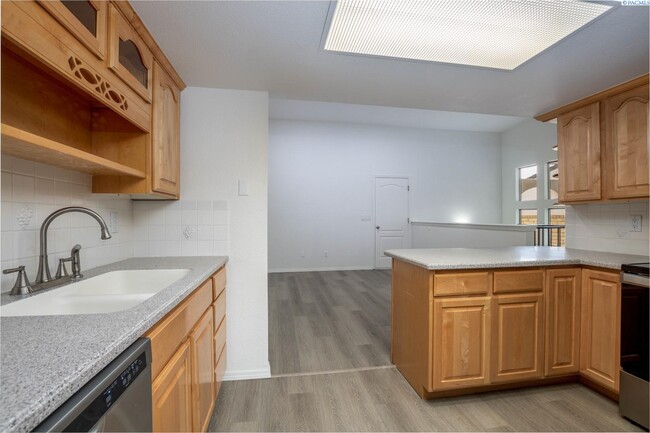 Building Photo - Meadow Springs Condo