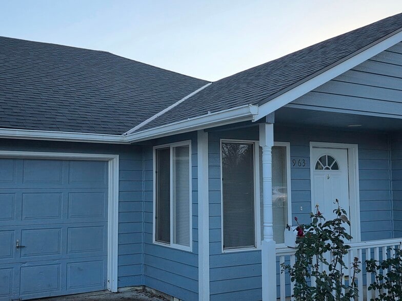 Primary Photo - 963 SE Miller Ave