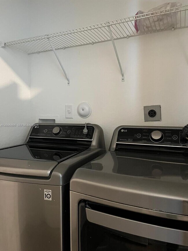 Building Photo - 2634 SE 12th St