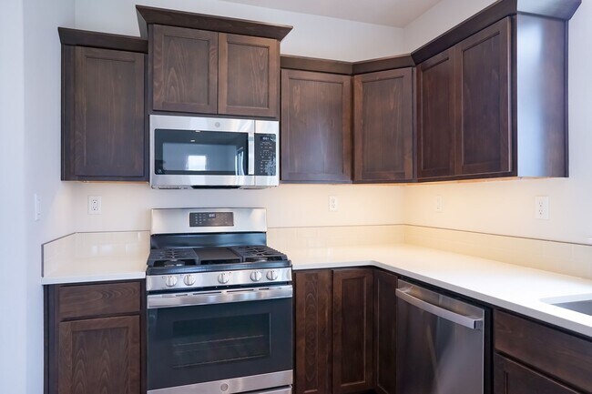 Building Photo - 4 Bedroom, 2.5 Bath New home