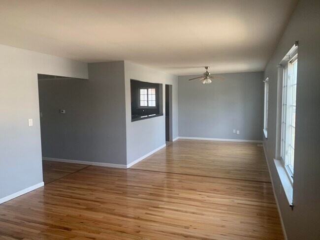 Building Photo - 30256 Southfield Rd