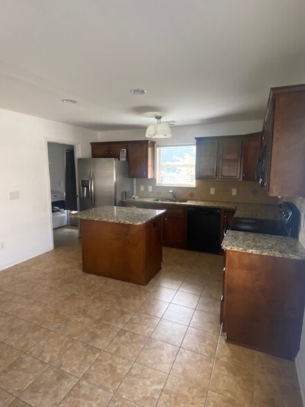 Kitchen - 2709 Brittany Ln