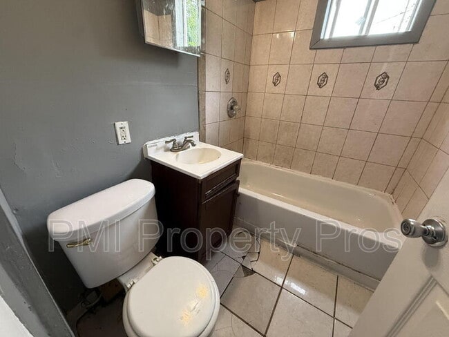 Building Photo - 1415 N 37th St