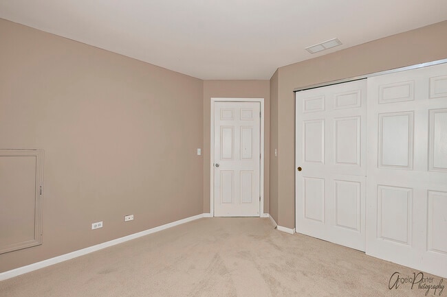 Building Photo - 743 Cherry Creek Dr