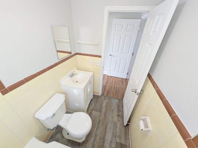 Building Photo - 506-512 Northwood Road