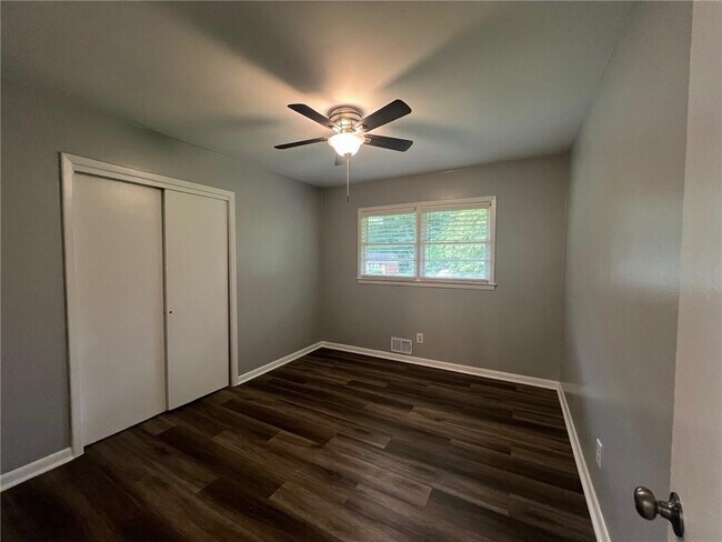 Building Photo - 1128 Lanier Dr