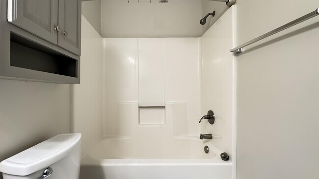 Building Photo - 5568 Annandale Dr