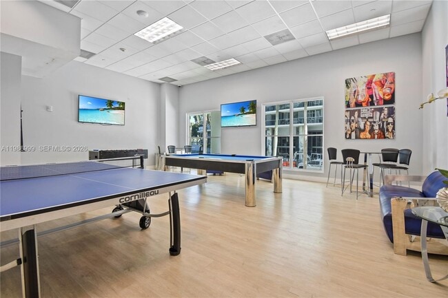 Building Photo - 1800 N Bayshore Dr