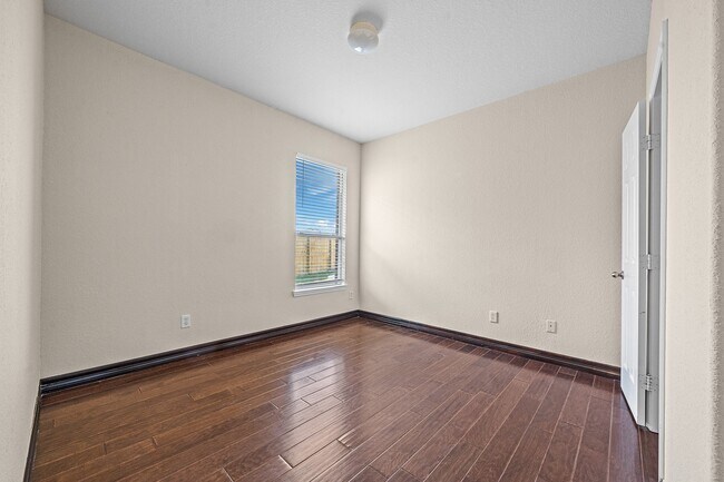 Building Photo - 7202 Lyndhurst Village Ln