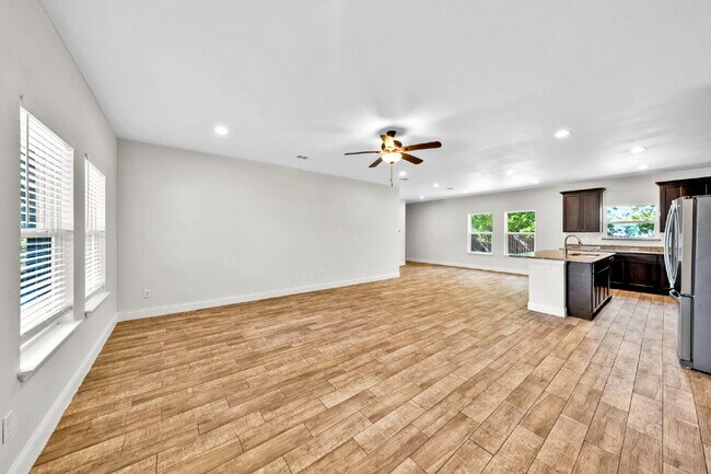 Building Photo - "Charming 3-Bed, 2-Bath Greenville Home with Elegant Granite Countertops!"