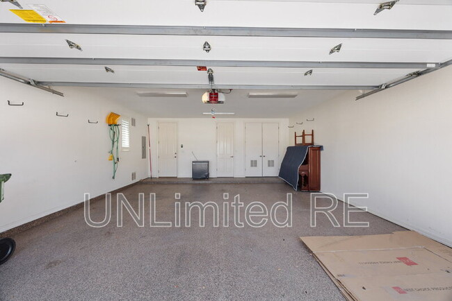 Building Photo - 674 Crosscreek Dr