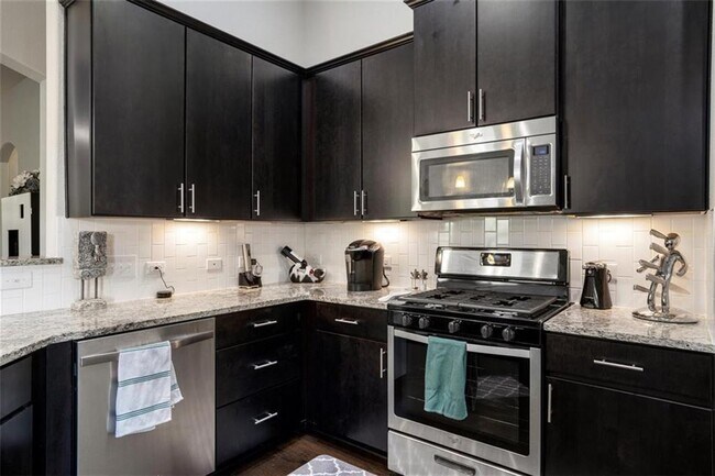 Building Photo - 1805 Morts Pl