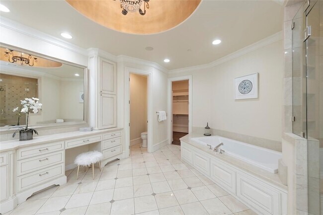 Building Photo - 4311 Brookview Dr