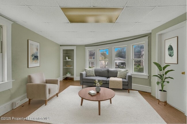 Building Photo - 627 Main St