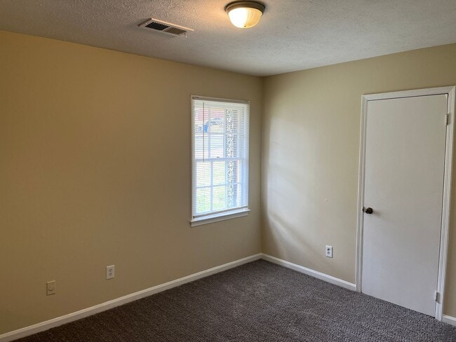 Building Photo - 9 Westpark Ct