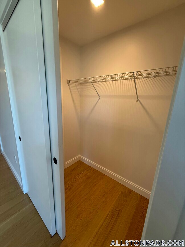 Building Photo - 83 Gardner St