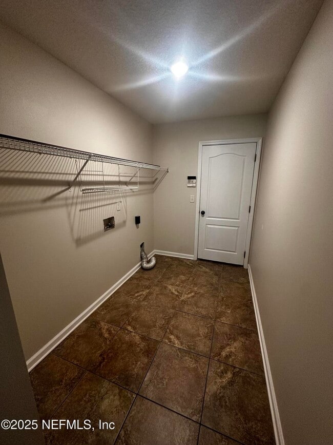 Building Photo - 12080 Scarsdale Dr
