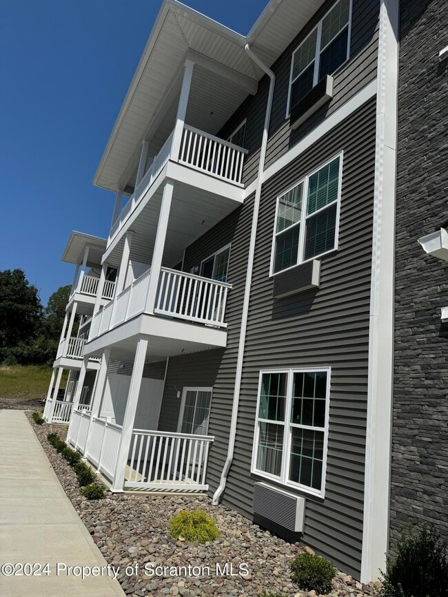 Building Photo - 397 cicrle drive