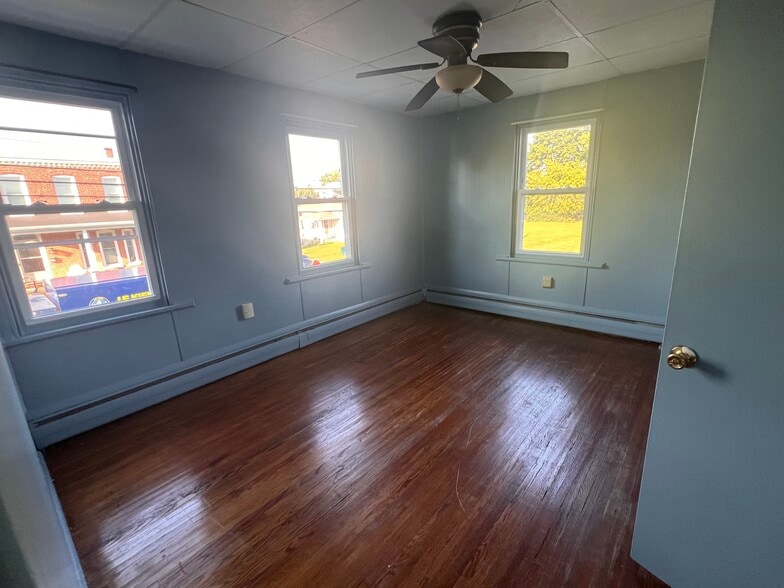 Bedroom 3 (north and east facing windows) - 1726 Temple Ave