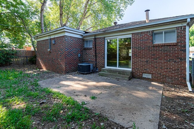 Building Photo - 3 Bed 2 Bath in OKC!