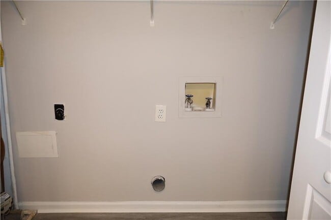 Building Photo - 308 Mill Pond Ct SE