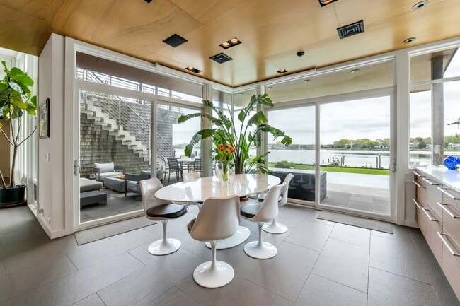 Building Photo - 54 Bay View Dr E