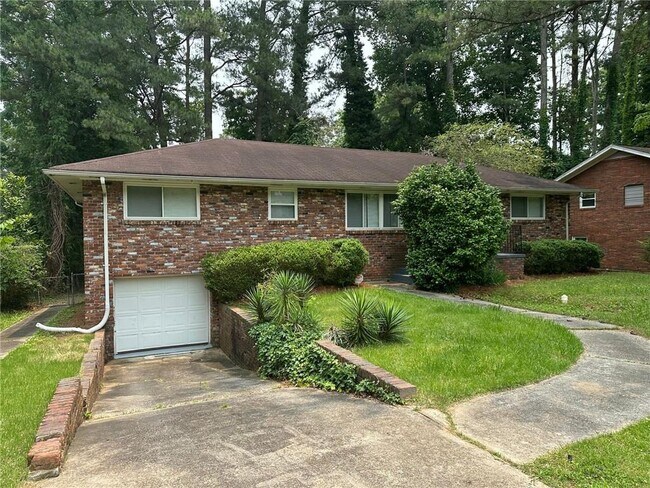 Building Photo - 1914 La Mesa Ln