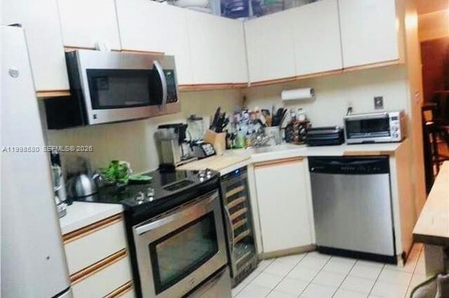 Building Photo - 10029 SW 77th Ct