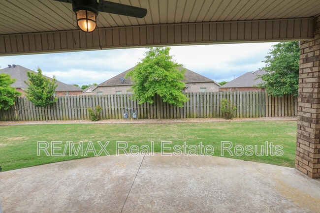 Building Photo - 3505 SW Cranbrook Ave