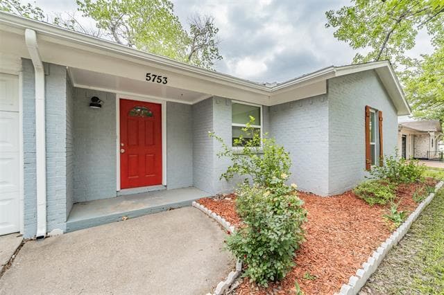 Building Photo - 5753 Saramac Dr