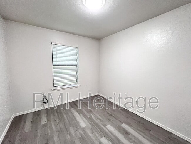 Building Photo - 606 Virginia St