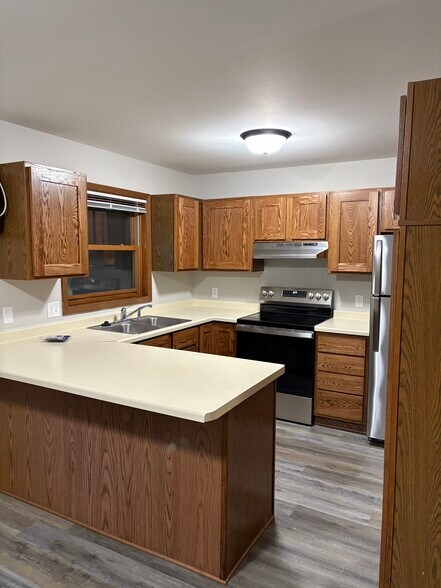 Kitchen - 805 Meadowview Ln