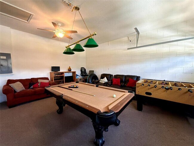 Building Photo - 8127 Fan Palm Way
