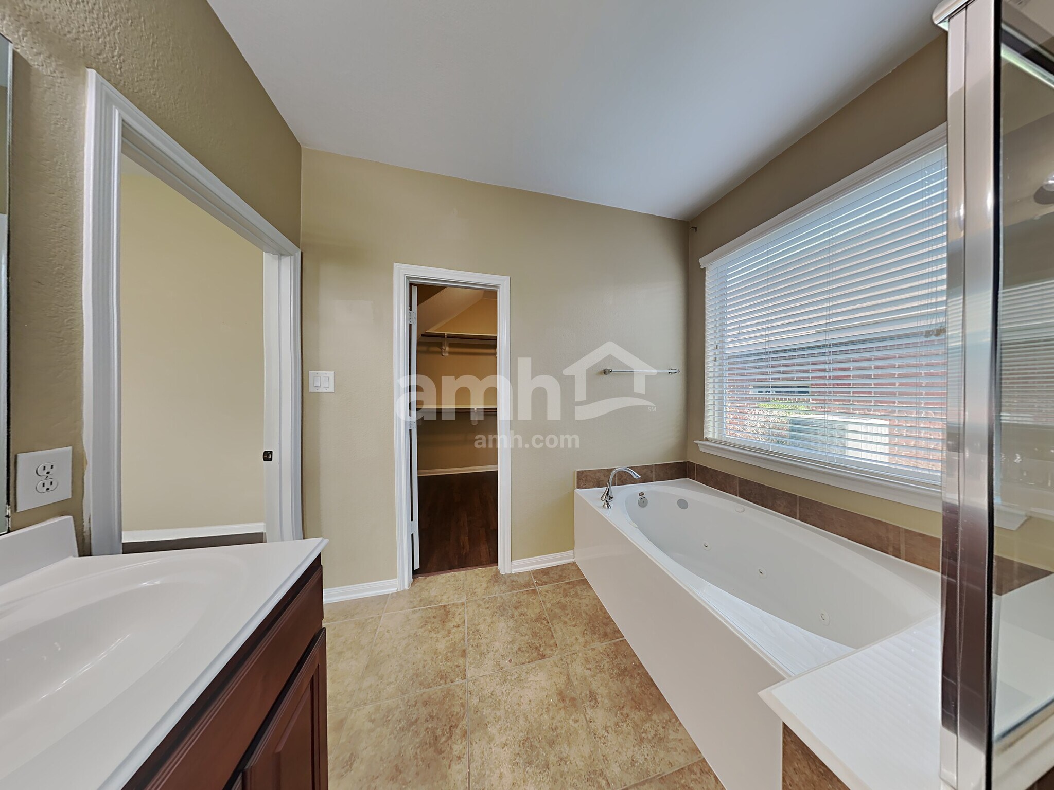 Building Photo - 6815 Hunters Way Ln