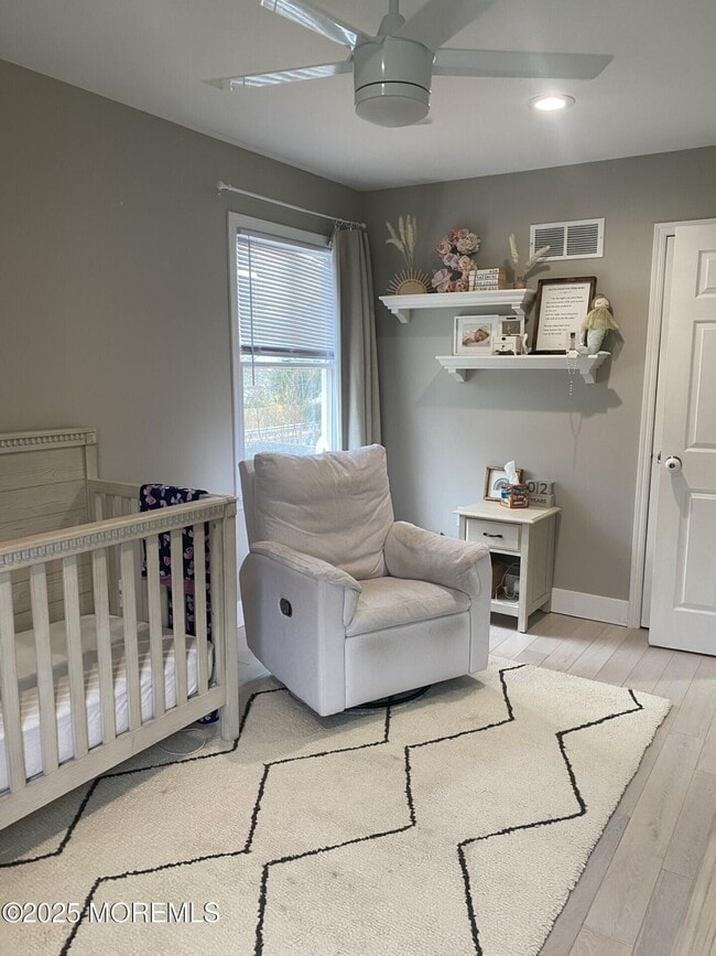 Building Photo - 11 Walnut Ct