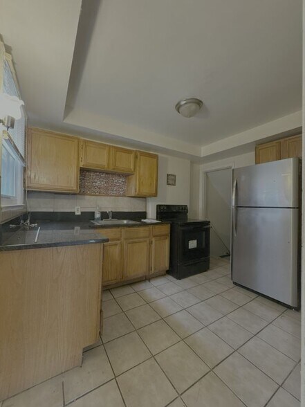Building Photo - 4600 Chatsworth St